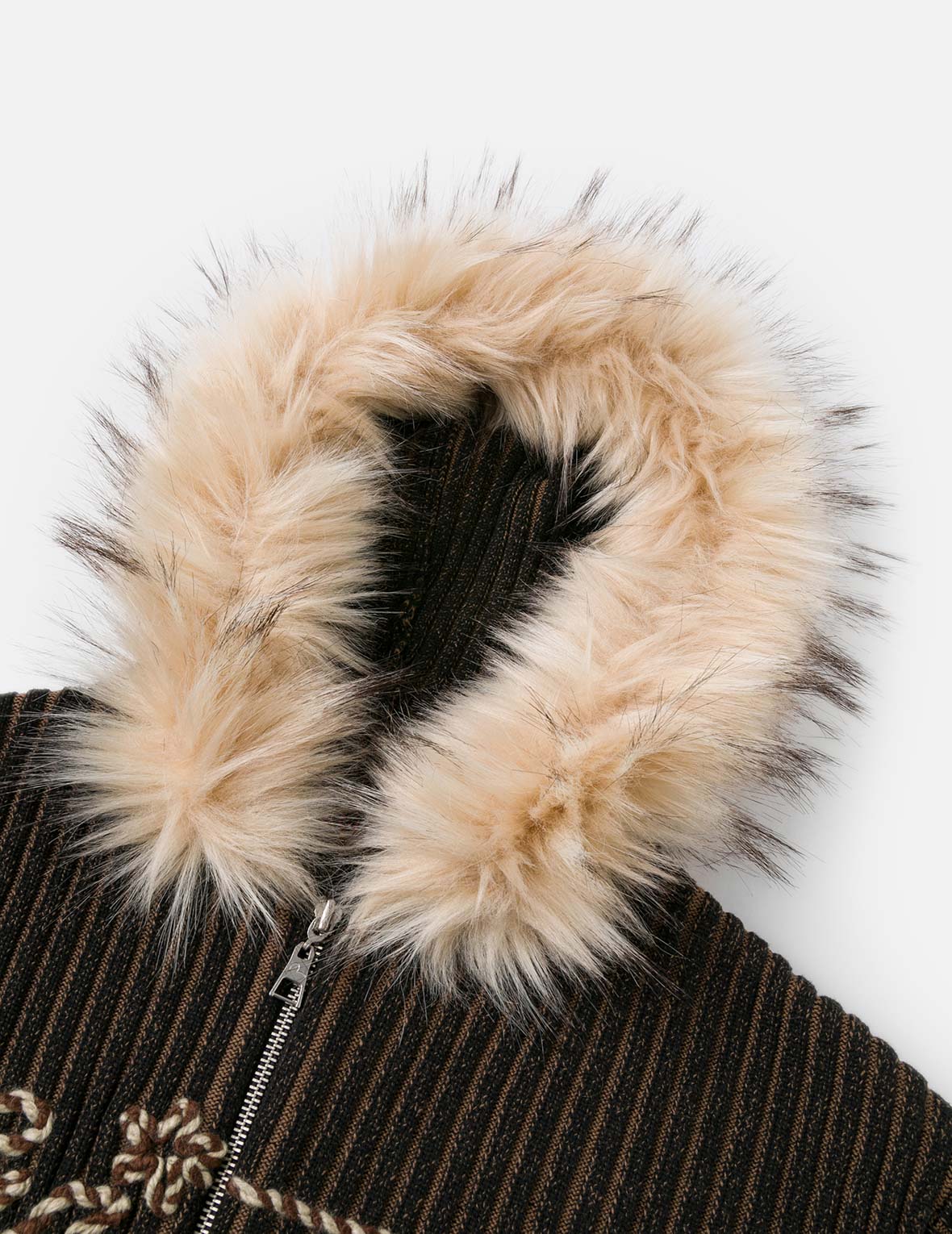 商标绳纹刺绣常规版型连帽针织外套