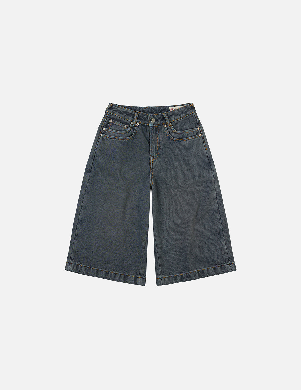 多口袋和多重标志刺绣七分牛仔裤