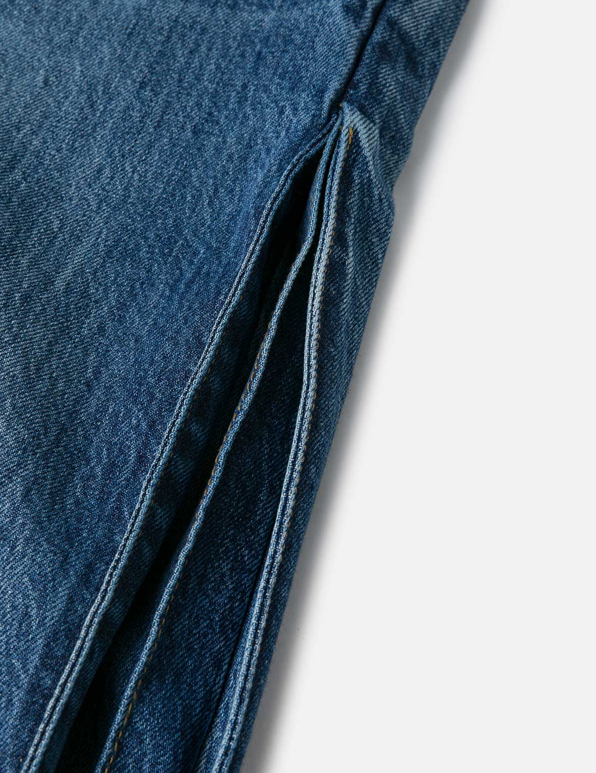 海鸥压花时尚版型折褶牛仔裤