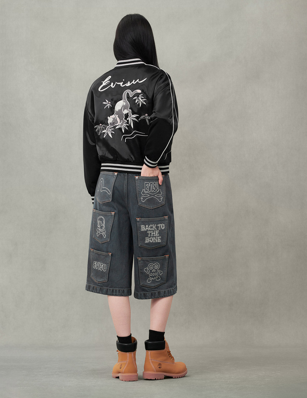 商标和毛茸茸小猫刺绣时尚版型校队外套