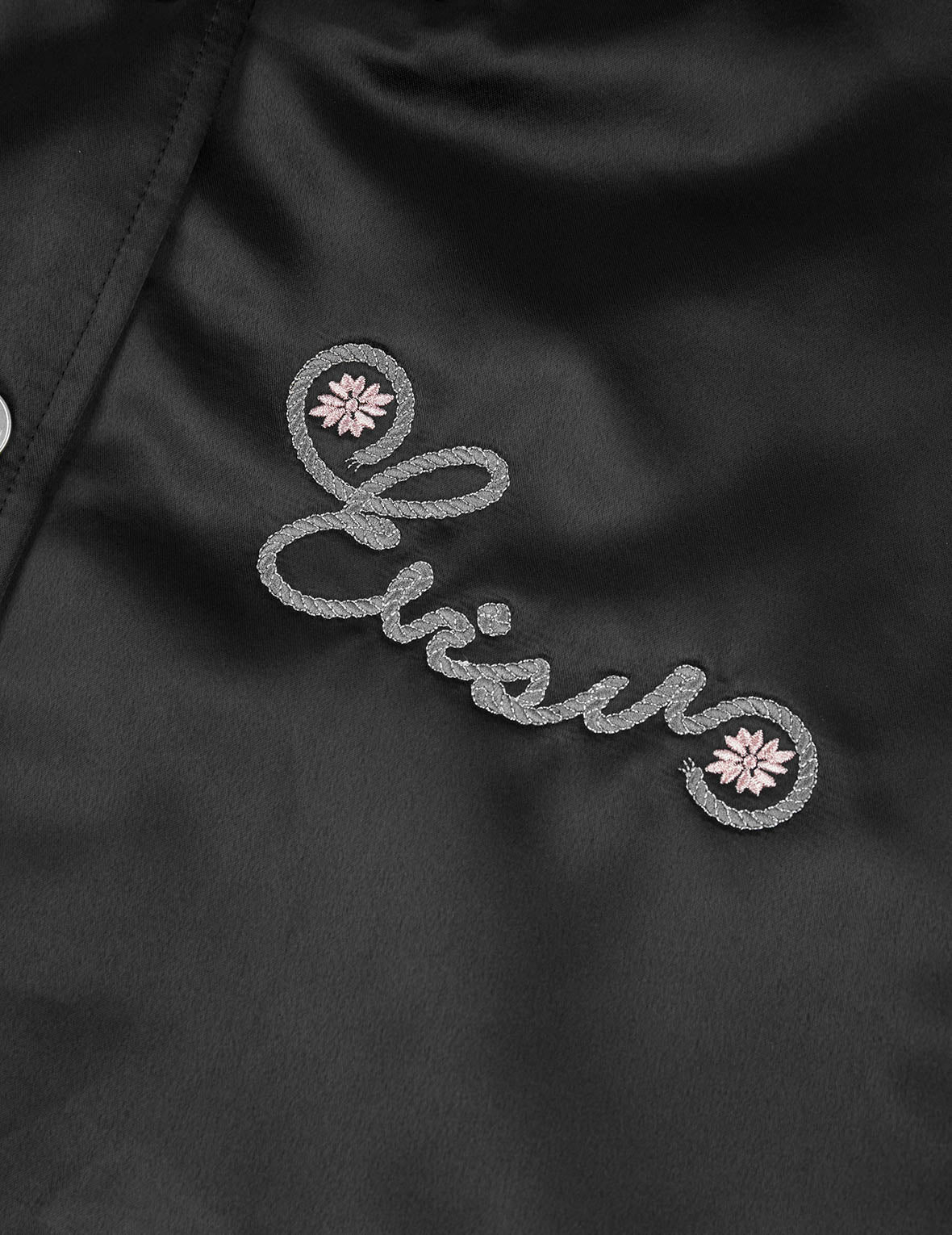 商标和毛茸茸小猫刺绣时尚版型校队外套