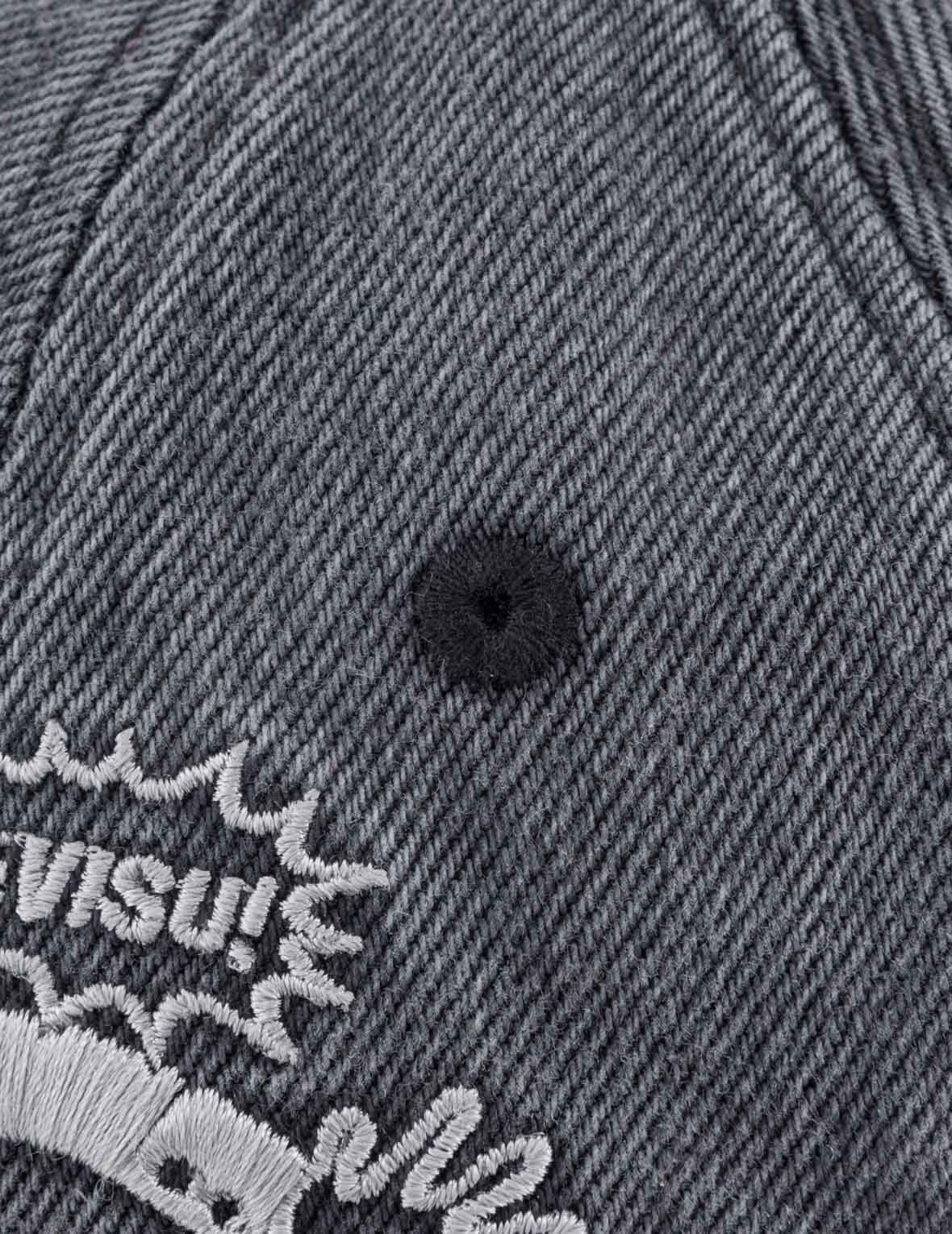 工人刺绣做旧牛仔帽