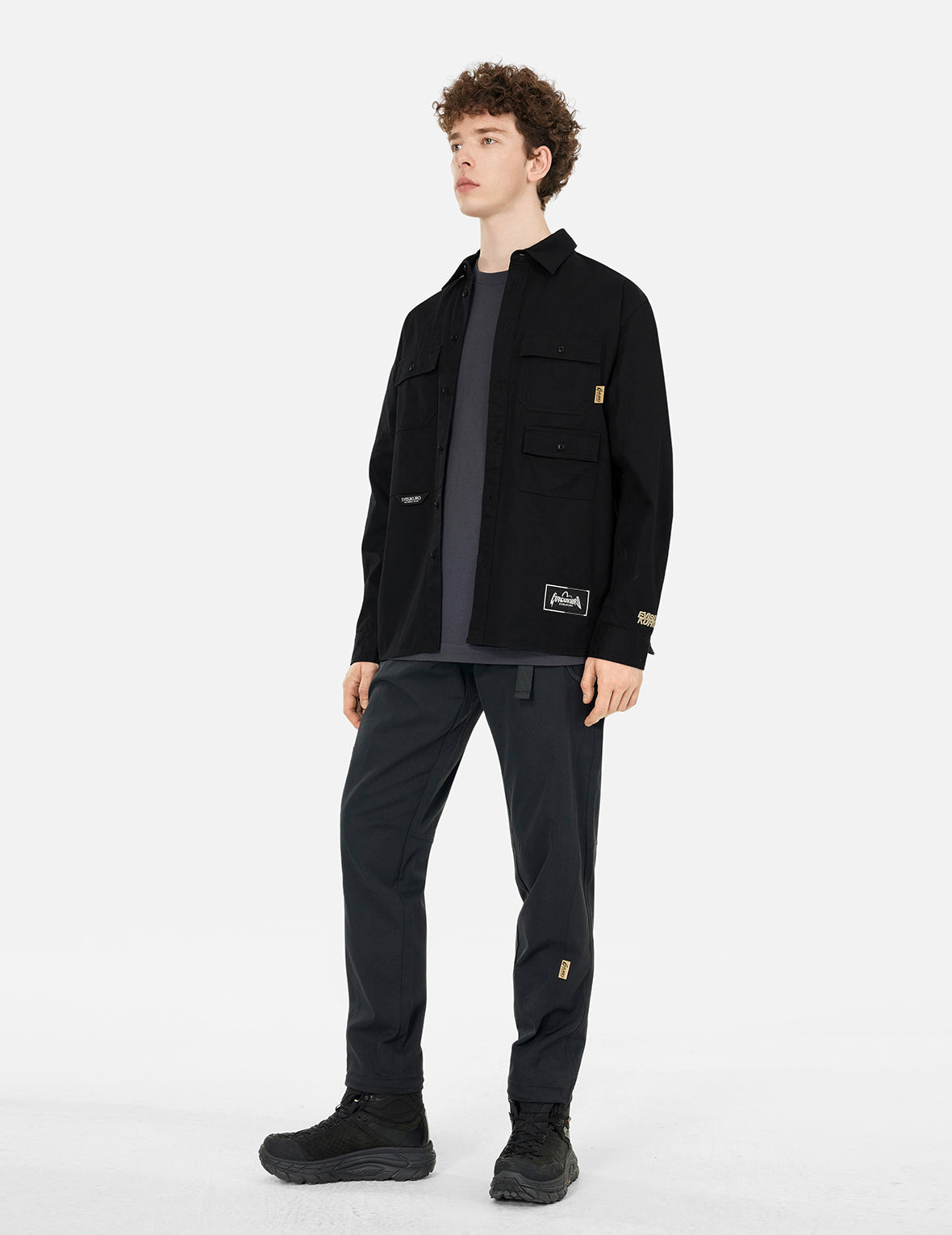 多口袋宽版休闲长袖衬衫