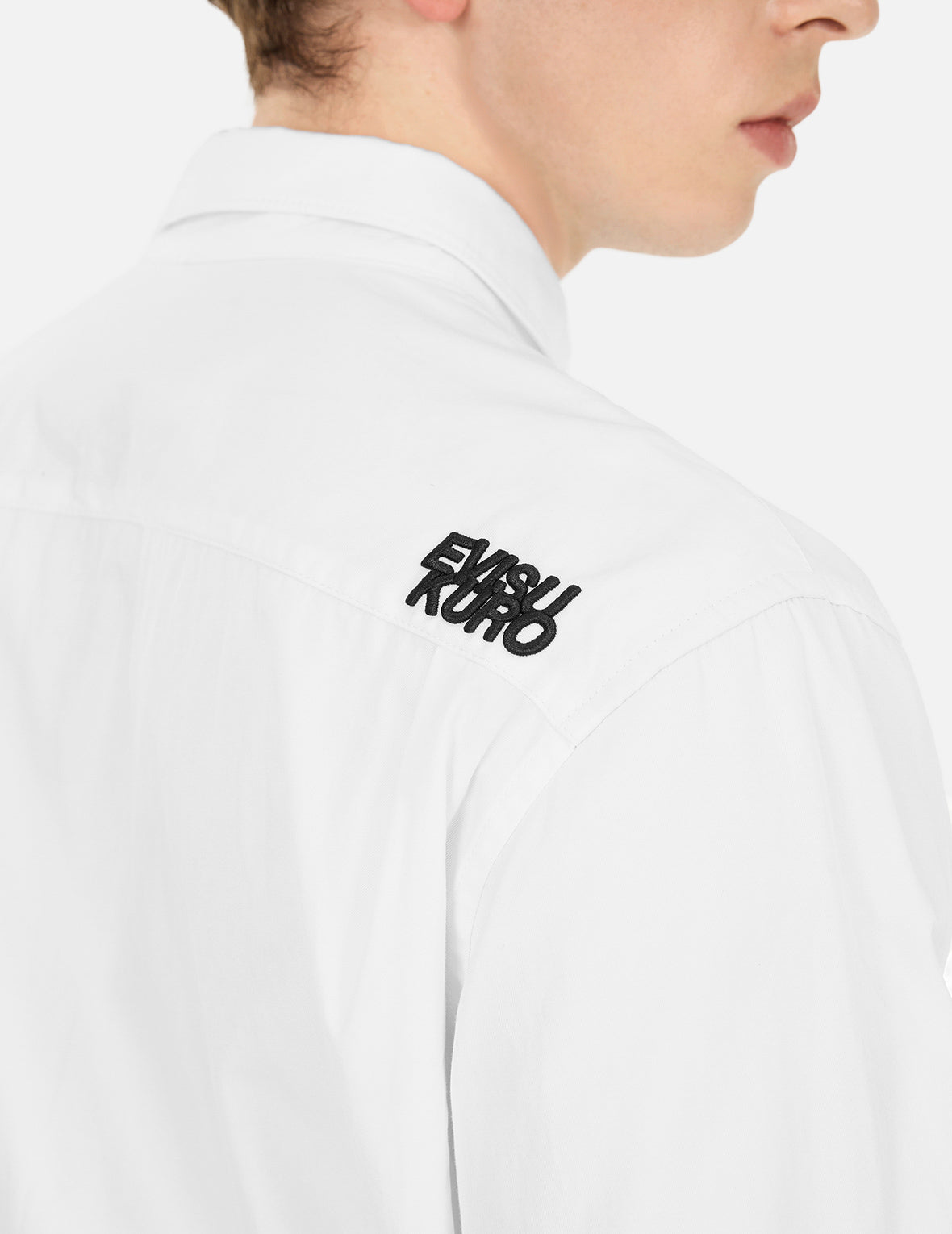 多口袋宽版休闲长袖衬衫