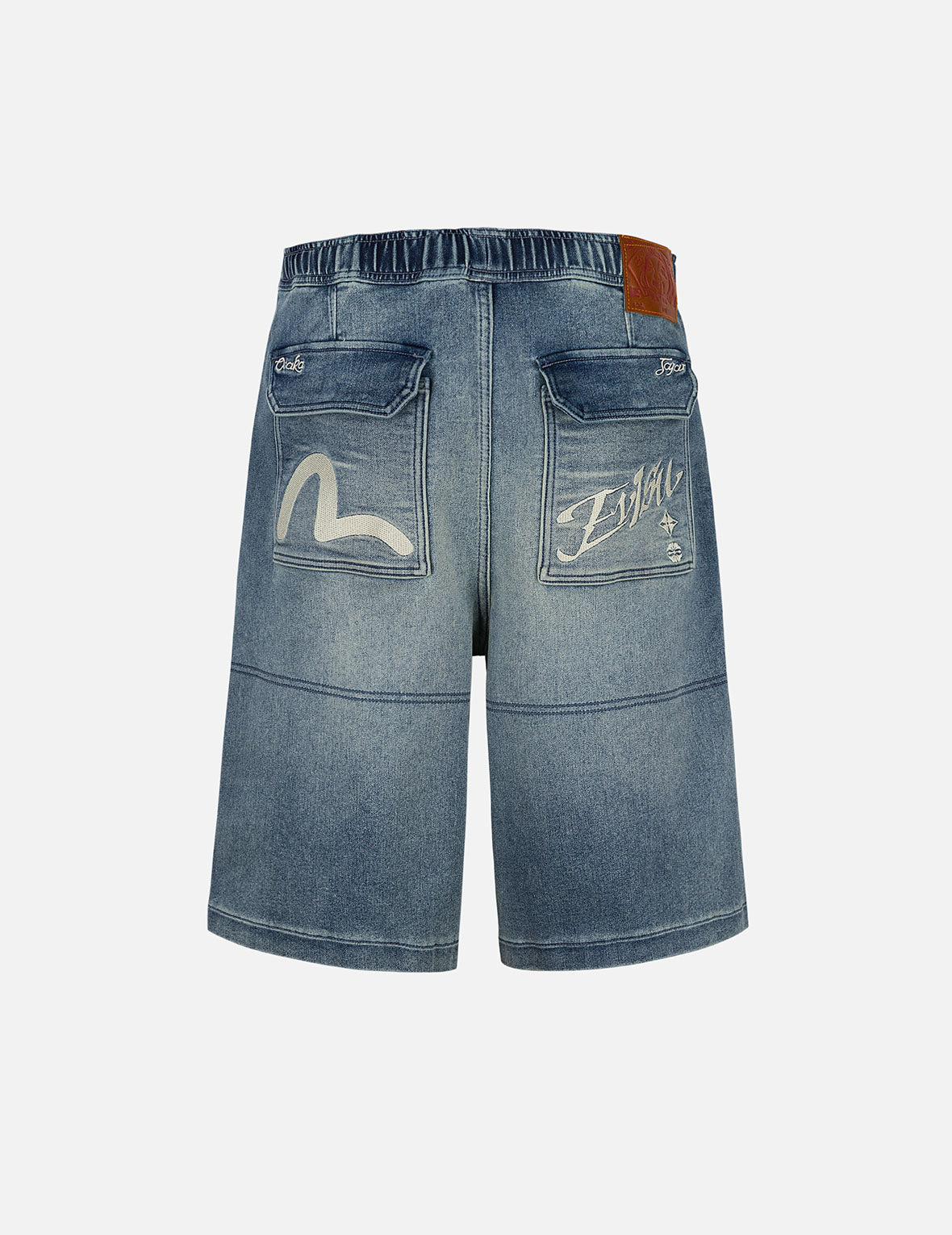 海鸥和商标贴布绣时尚版型牛仔短裤