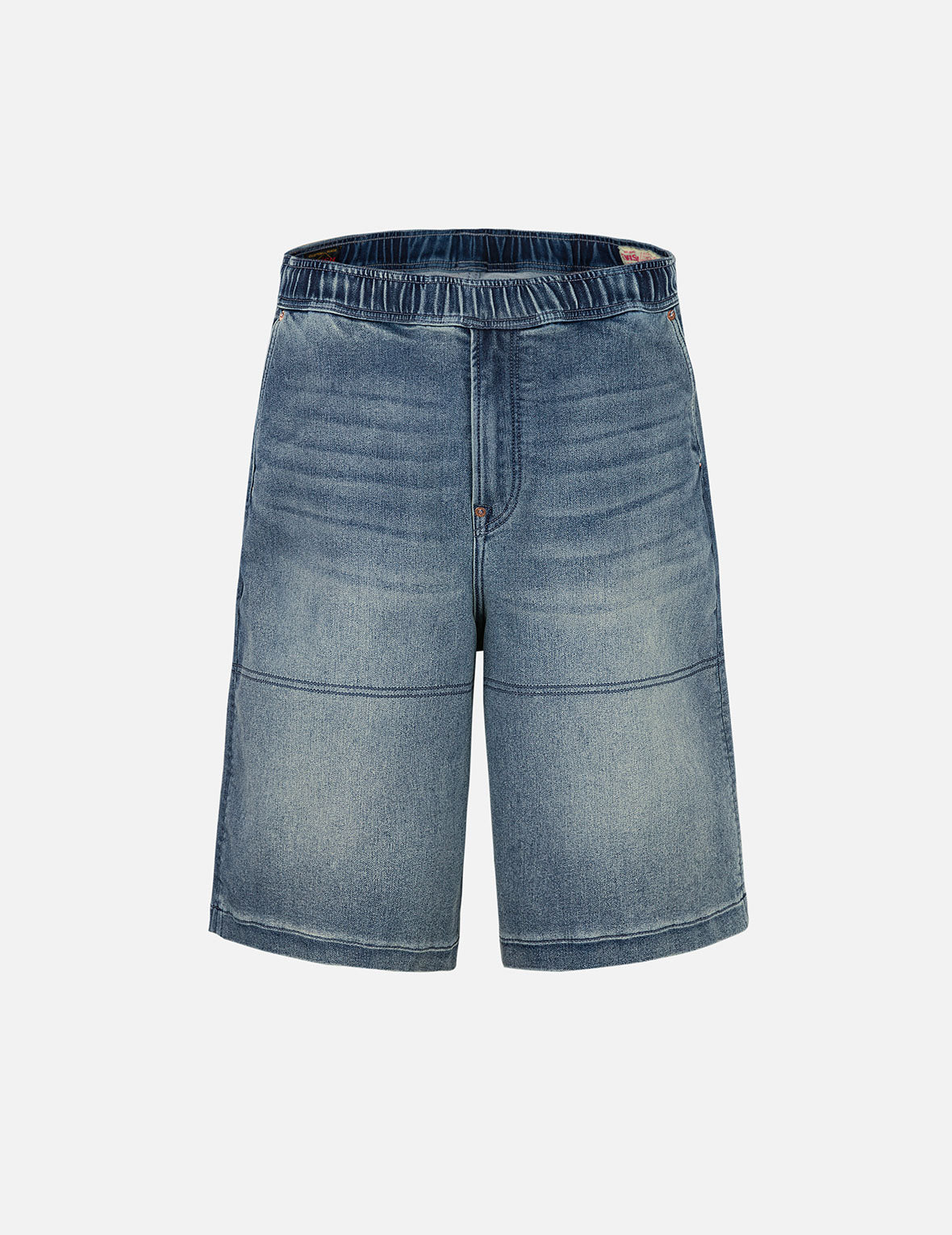 海鸥和商标贴布绣时尚版型牛仔短裤