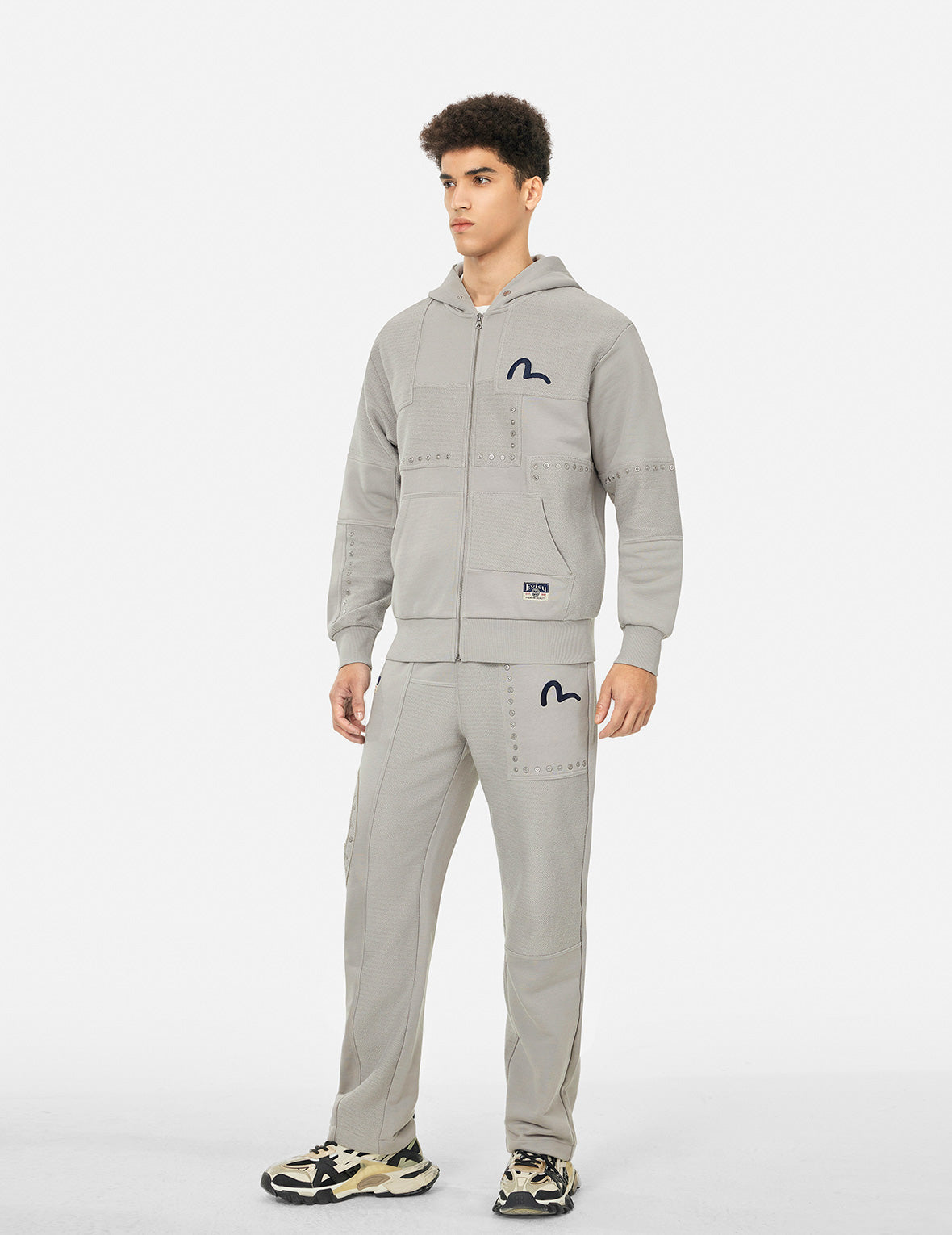 家花贴布和错位车缝时尚版型运动裤