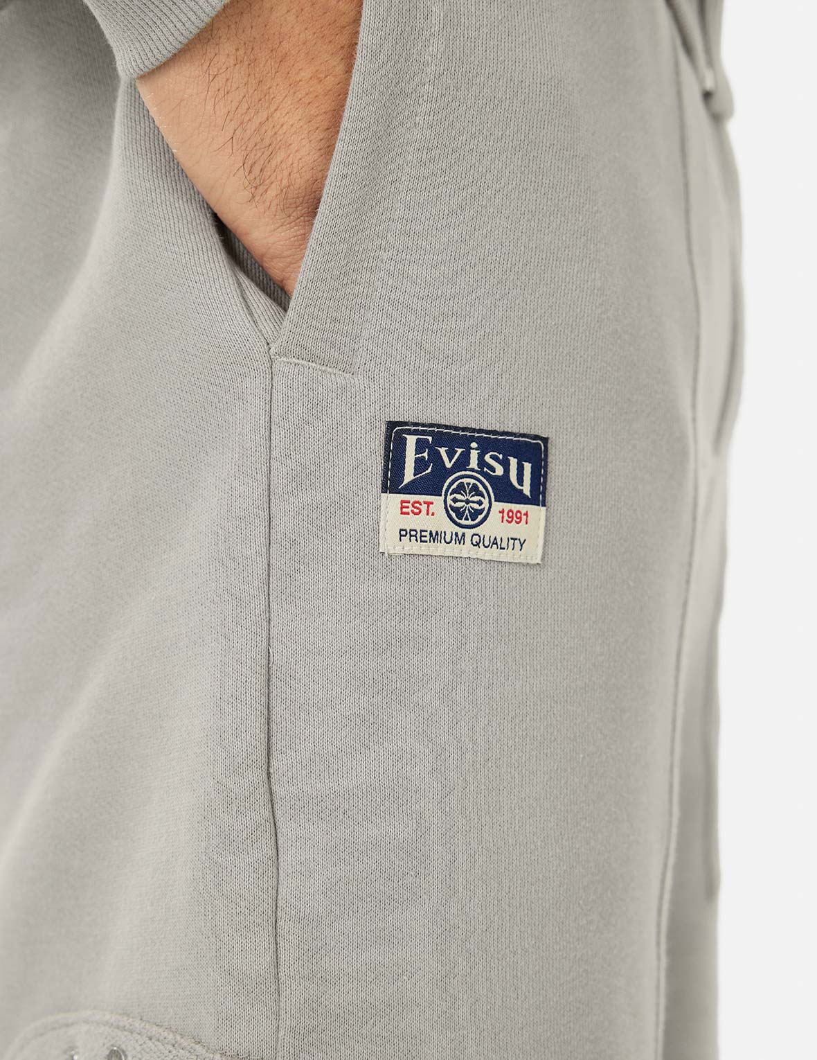 家花贴布和错位车缝时尚版型运动裤