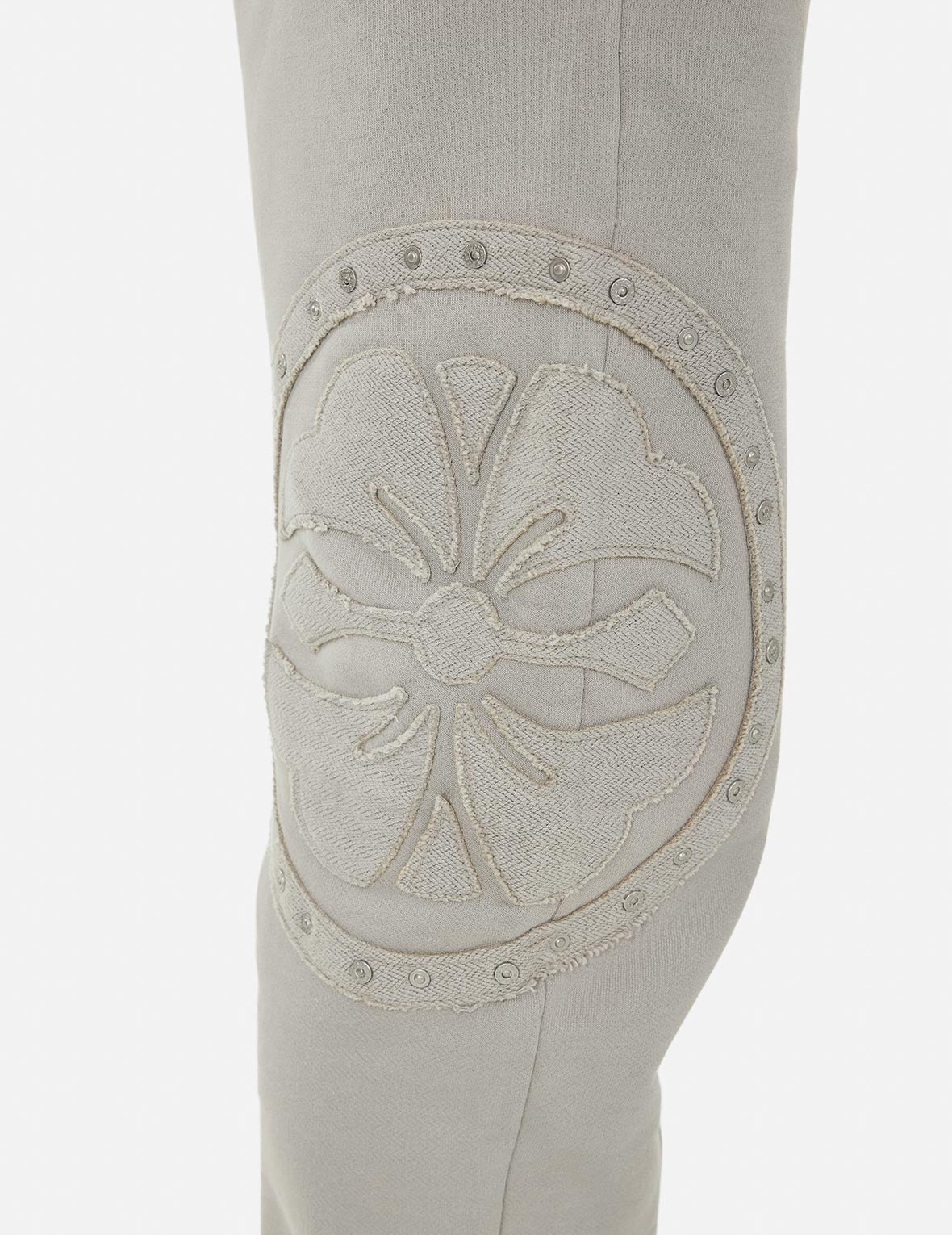 家花贴布和错位车缝时尚版型运动裤