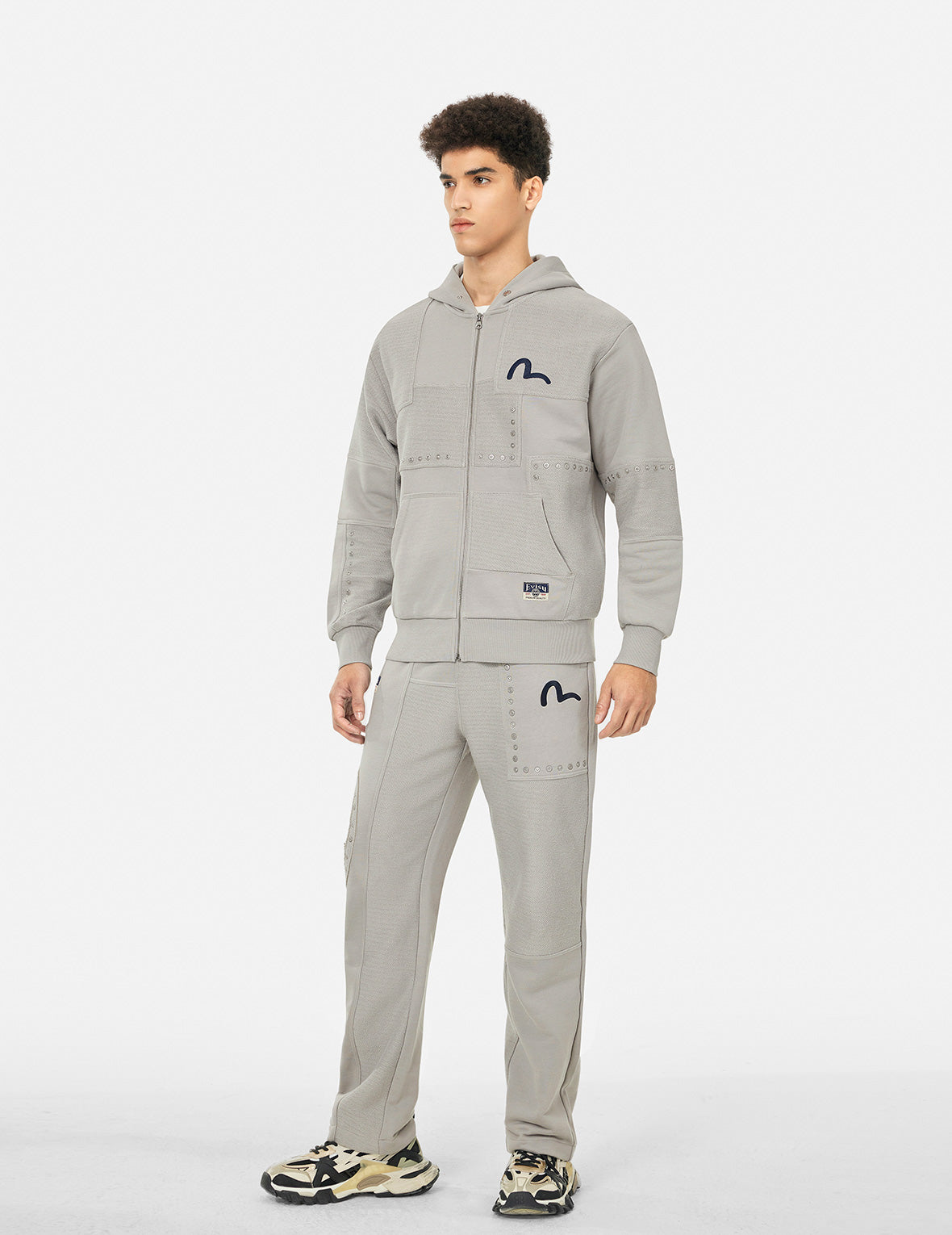 海鸥刺绣和错位车缝宽版休闲卫衣外套