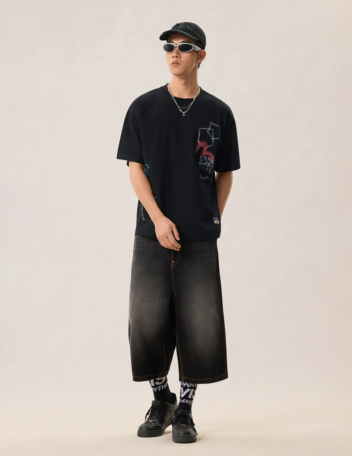 Hand-drawn Daicock and Multi-pocket Graffiti T-shirt