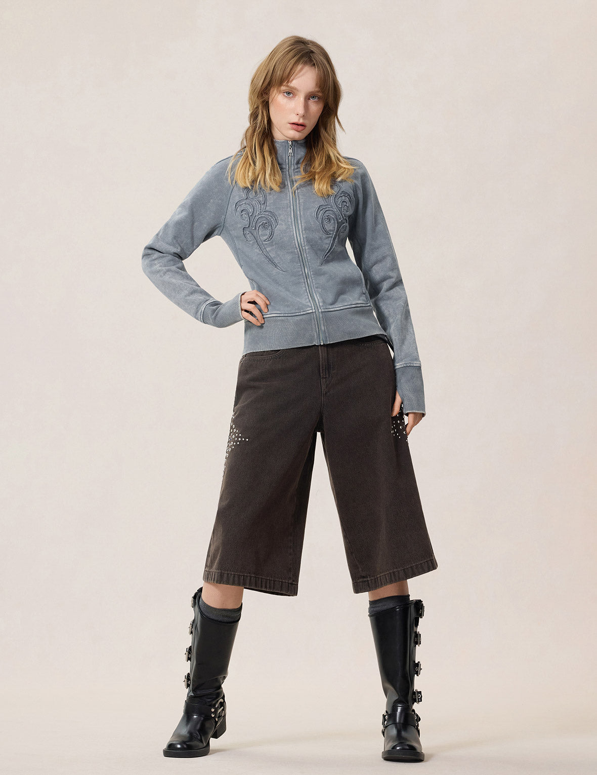 闪钻图案牛仔短裤