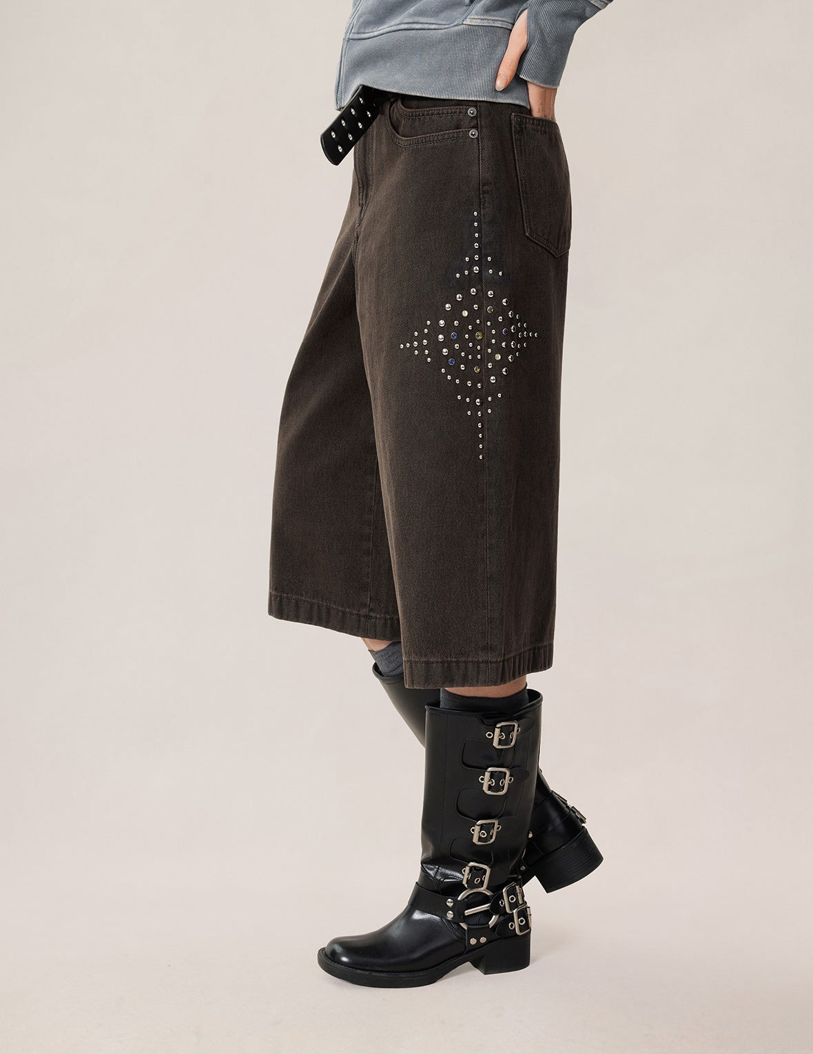 闪钻图案牛仔短裤