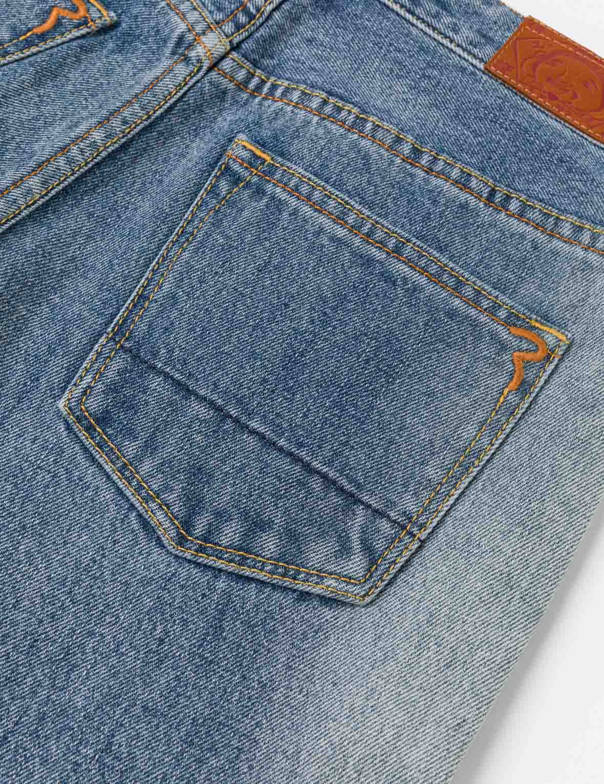 做旧大 M 弯刀牛仔裤