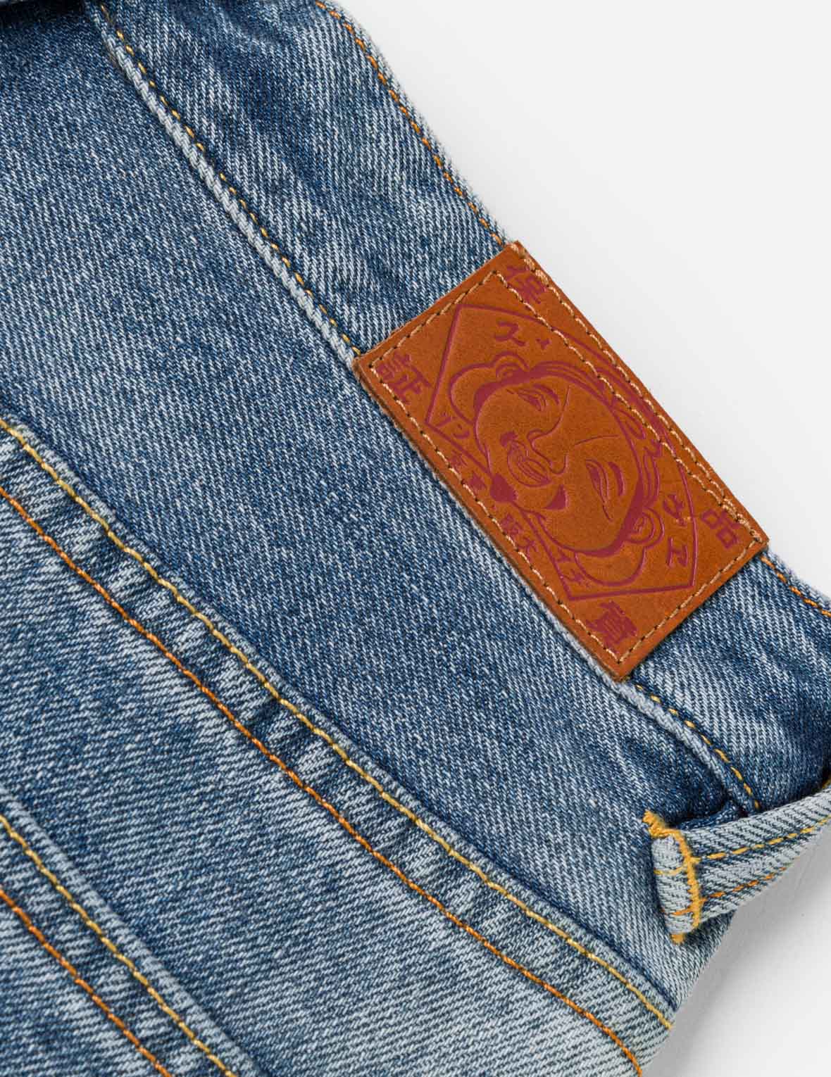 做旧大 M 弯刀牛仔裤