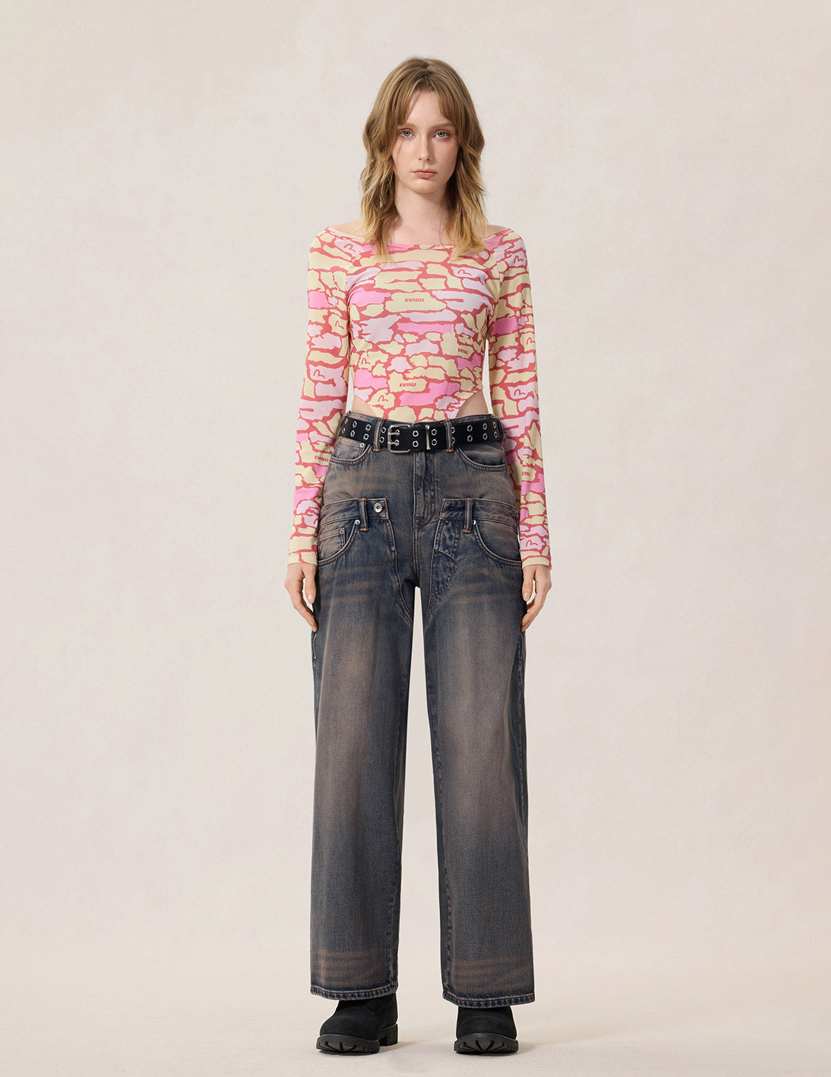 双层腰头做旧牛仔裤