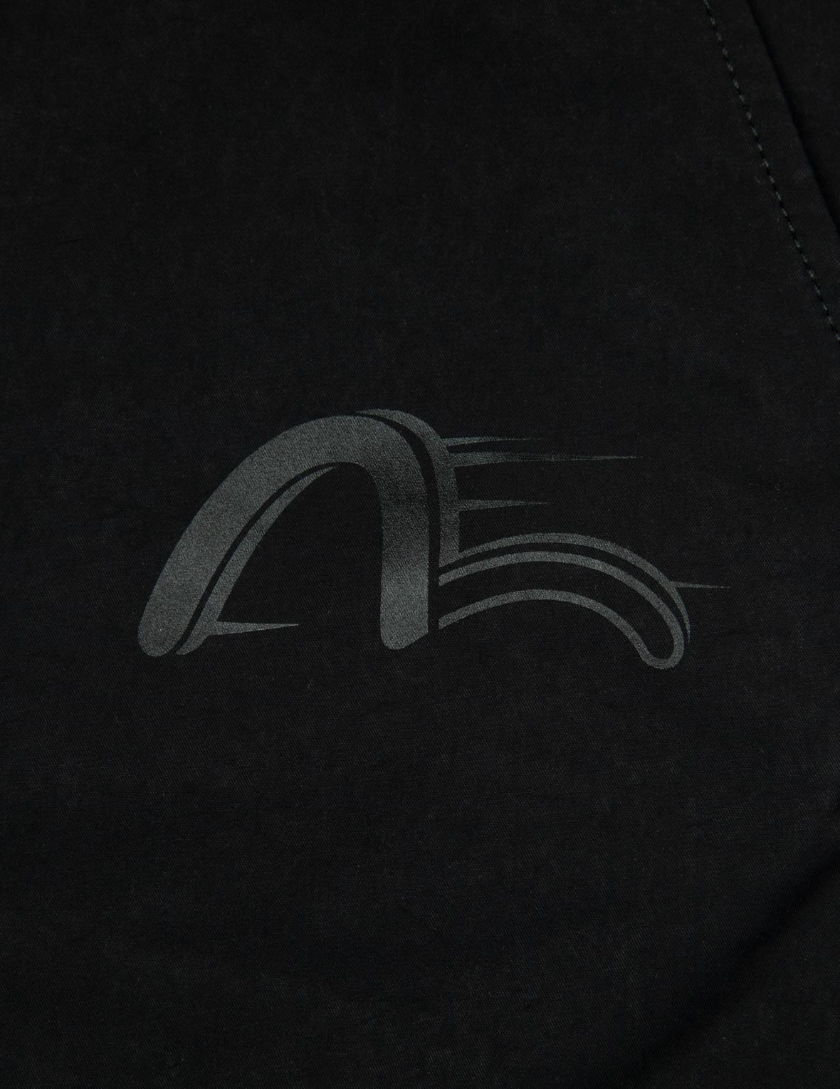 海鸥刺绣和多口袋常规版型喇叭裤