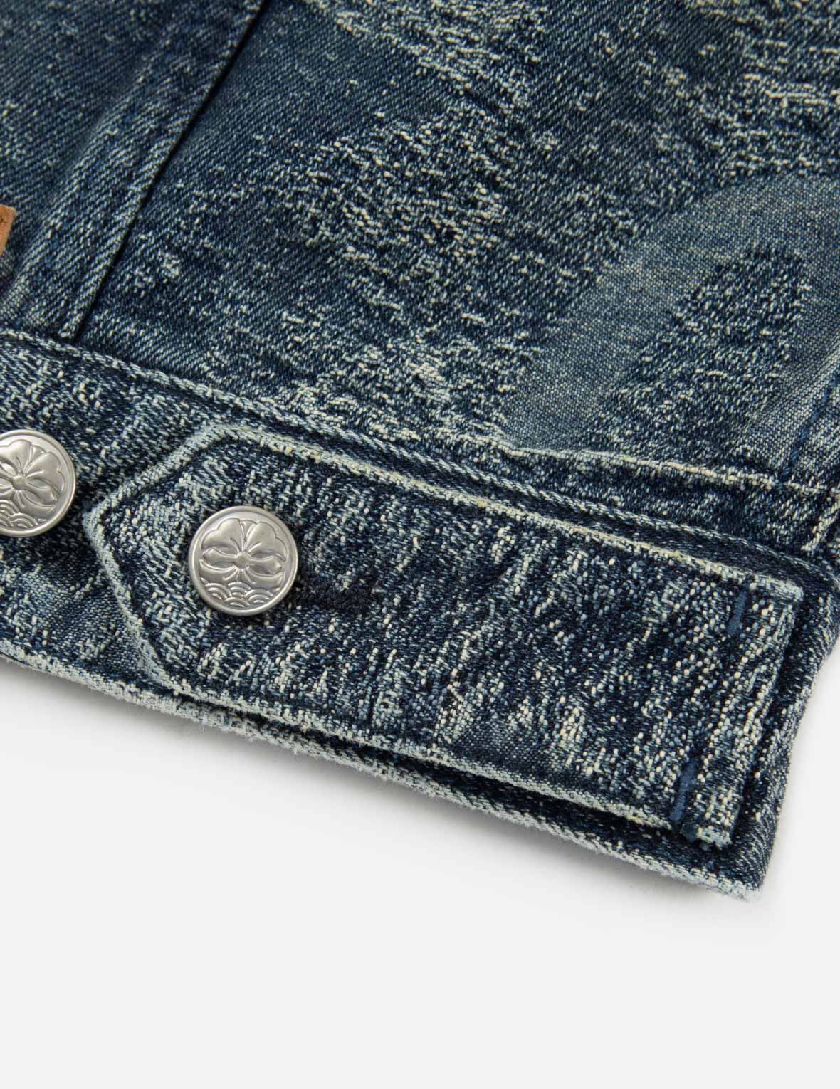 满地口袋印花和海鸥刺绣宽版牛仔外套