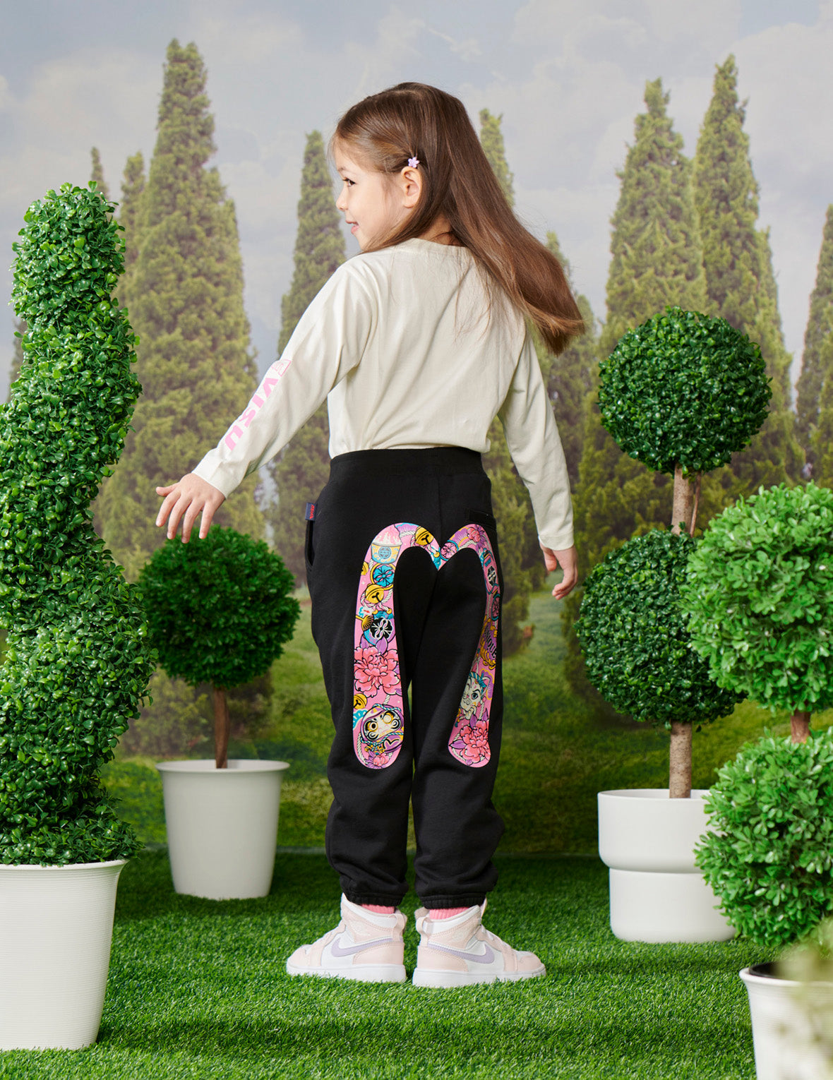 Fortune Cat and Daruma Daicock Print Regular Fit Sweatpants